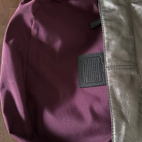 Vintage Coach Zoe shoulder or crossbody bag
Gray/Silver Leather - Picture 10 of 13